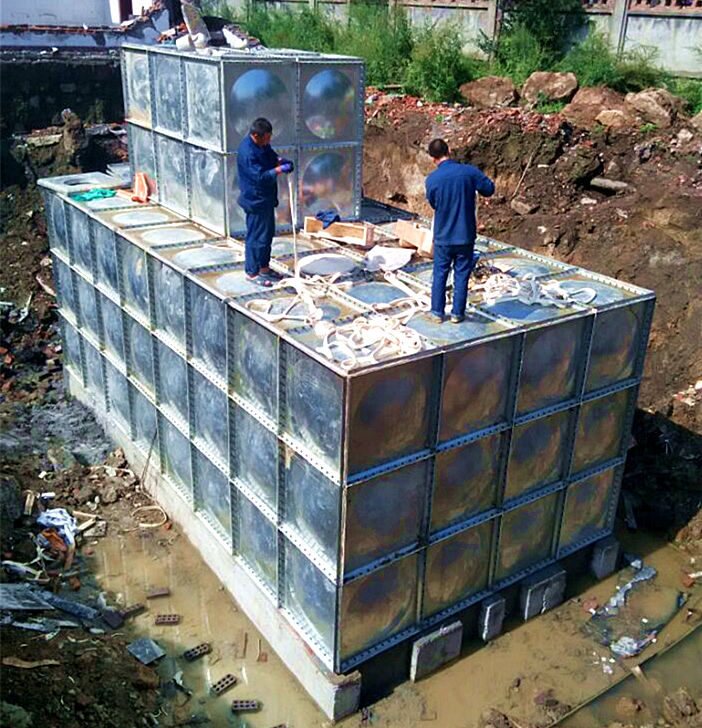 北辰區(qū)正在安裝鍍鋅鋼板異形水箱，特殊定制