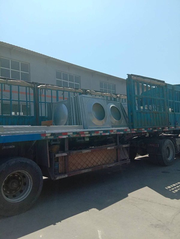 6臺(tái)不銹鋼水箱發(fā)貨